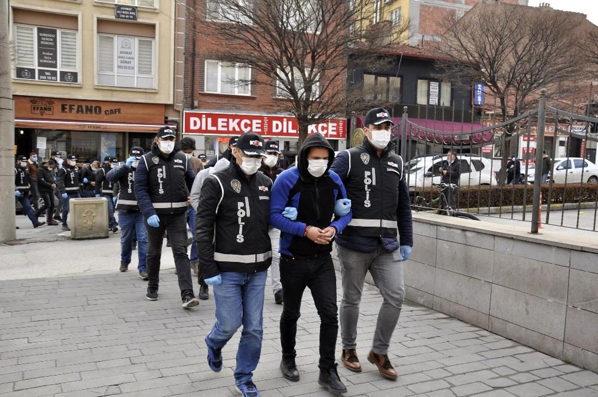 Tefecilikten mahkemeye çıkarılanlardan 1\'i tutuklandı