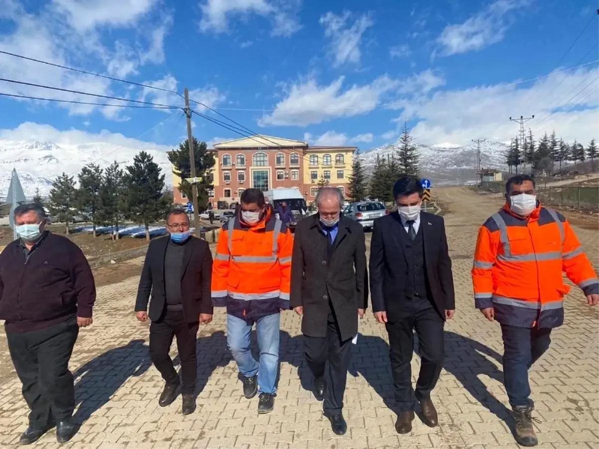 Tufanbeyli\'de üreticilere meyve fidanı ve yonca tohumu dağıtımı yapıldı