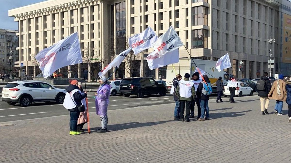 Ukrayna\'da yeni karantina kararı protesto edildi