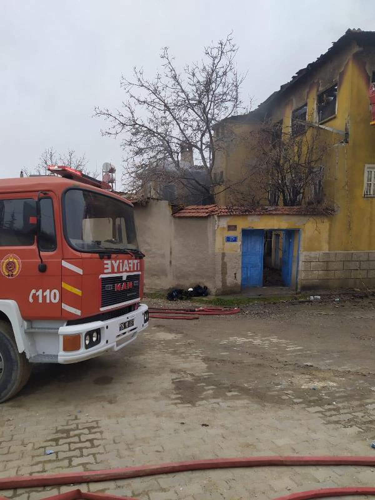 Yaşlı kadın yalnız yaşadığı evinde çıkan yangında hayatını kaybetti