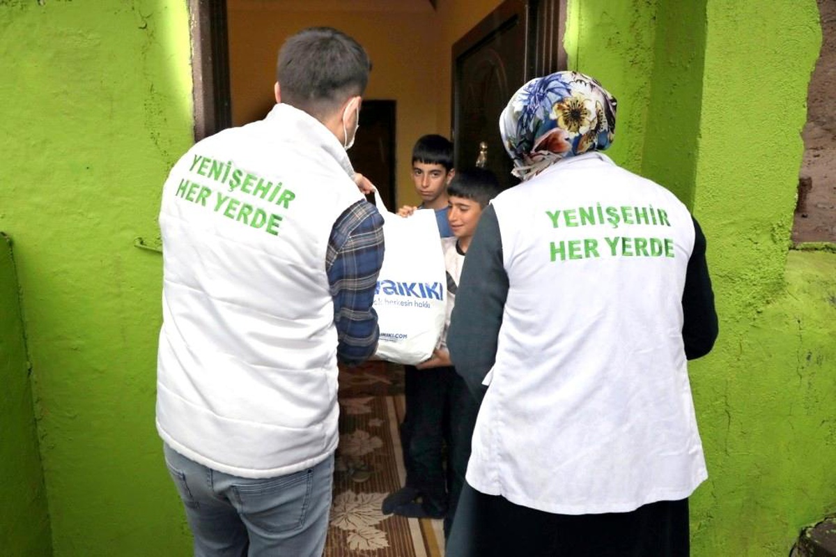 Yenişehir Belediyesinden 360 çocuğa giyim yardımı