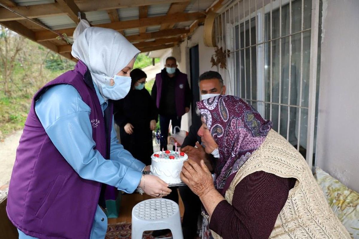 86 yaşında ilk doğum günü