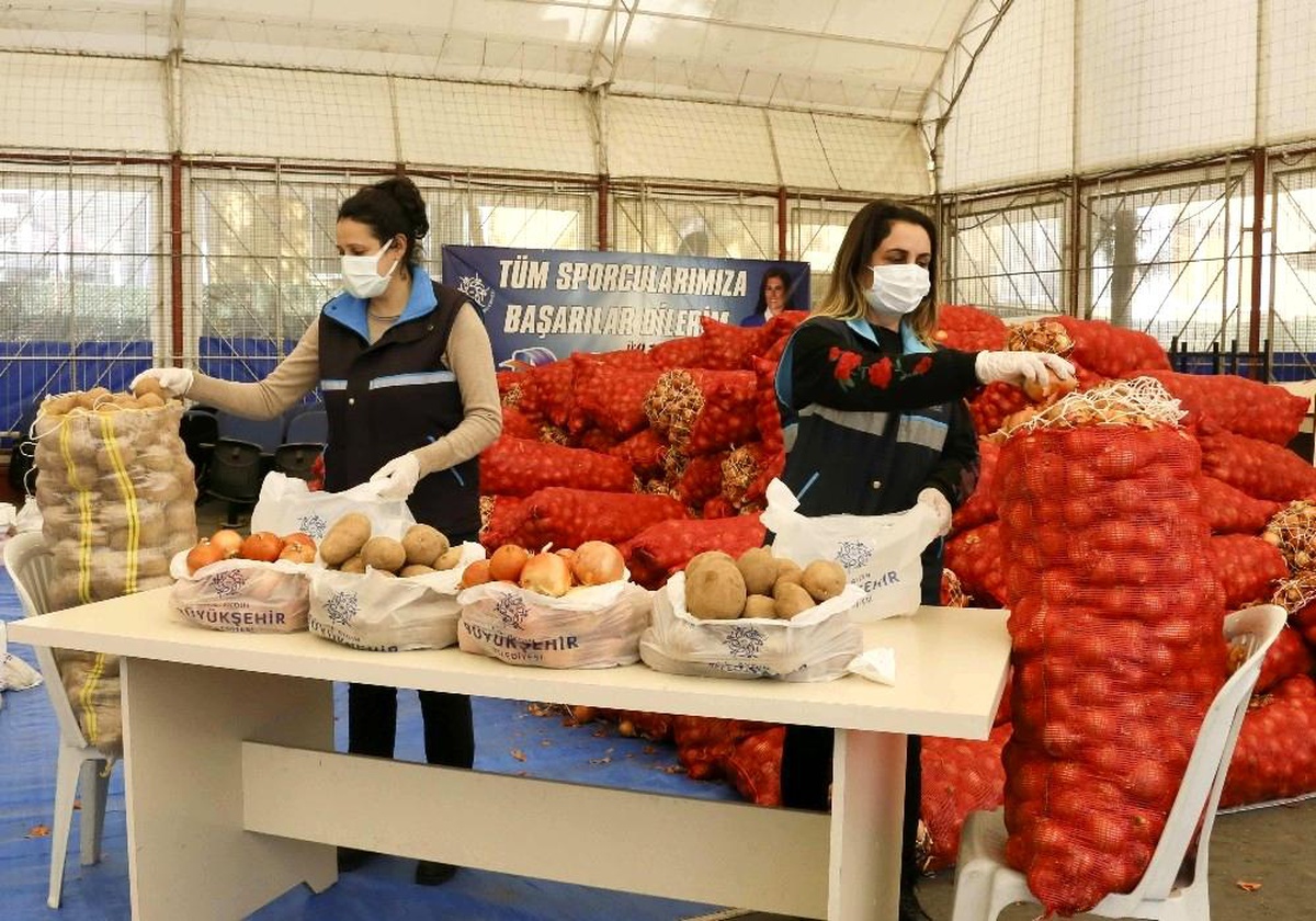 Aydın Büyükşehir Belediyesi\'nden patates ve soğan üreticisine destek