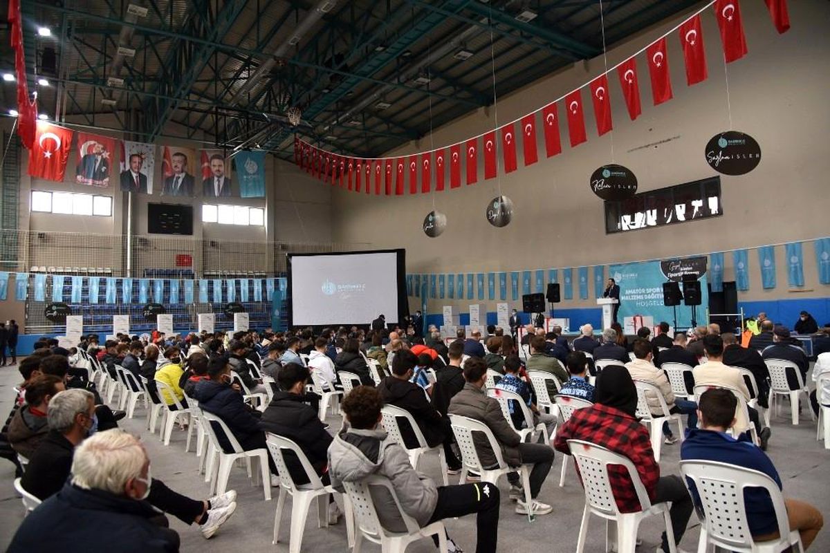 Başiskele Belediyesi\'nden spor kulüplerine malzeme desteği