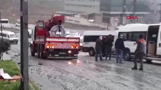ESENYURT'TA YÜKÜ ARKAYA KAYAN KAMYON ŞAHA KALKTI ESENYURT'TA YÜKÜ ARKAYA KAYAN KAMYON ŞAHA KALKTI