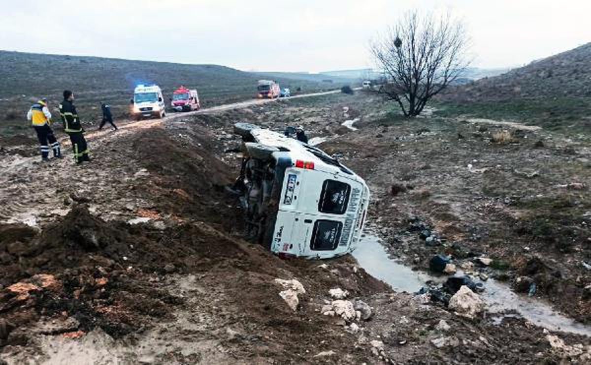 Eskişehir\'de minibüs şarampole devrildi: 1 ölü