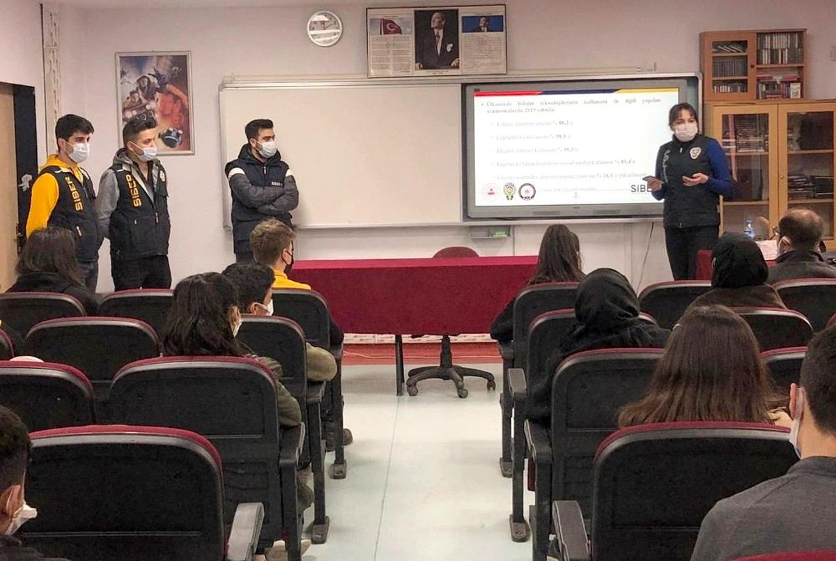 Son dakika haberleri | Hakkari polisinden öğrencilere \'Siberay\' farkındalık eğitimi