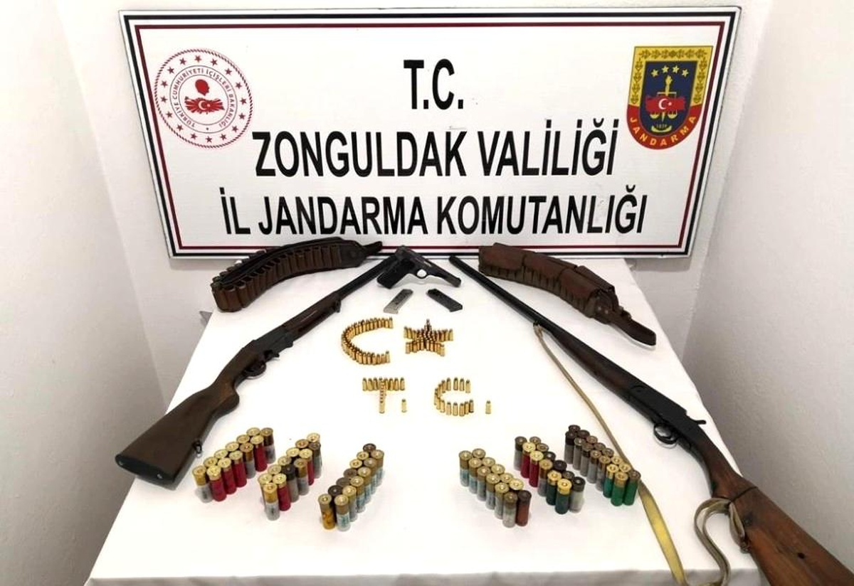 Jandarma, ruhsatsız tüfek ve çok sayıda fişek ele geçirdi