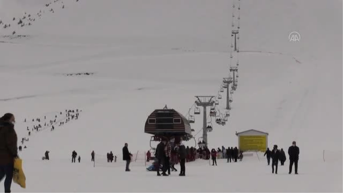 KAHRAMANMARAŞ - Yedikuyular Kayak Merkezi\'nde ilkbaharda kayak keyfi