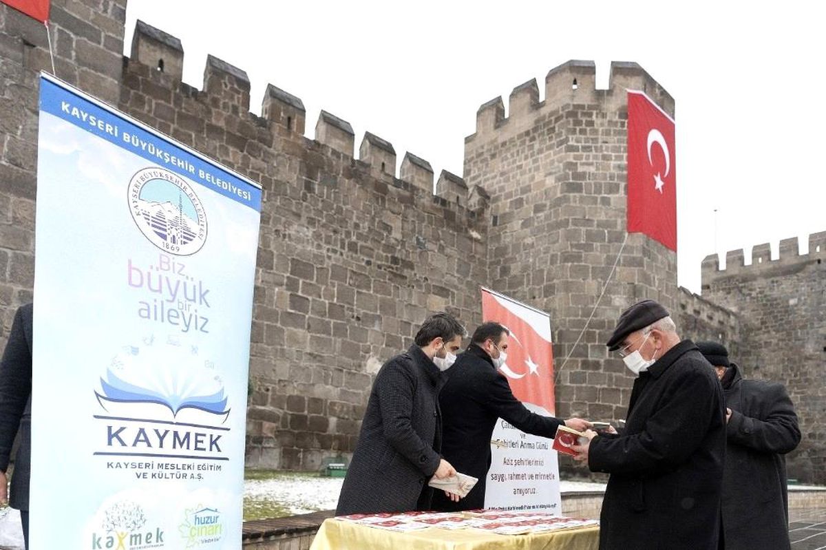 KAYMEK 2 bin İstiklal Ajandası dağıttı