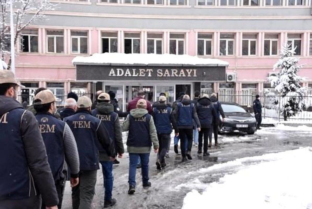 Muş\'ta terör operasyonu: 14 gözaltı