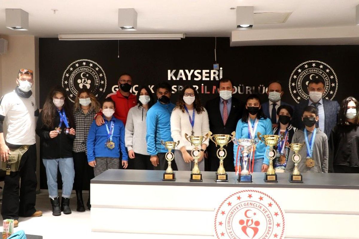Şampiyonlardan Kabakcı\'ya ziyaret