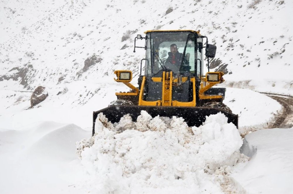 Şırnak\'ta mart ayında 1 metre karla mücadele
