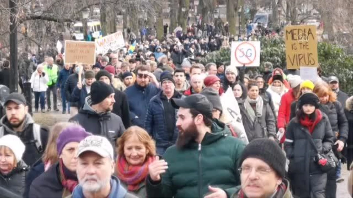 STOCKHOLM - İsveç\'in 3 kentinde yüzlerce kişi Kovid-19 kısıtlamalarını protesto etti