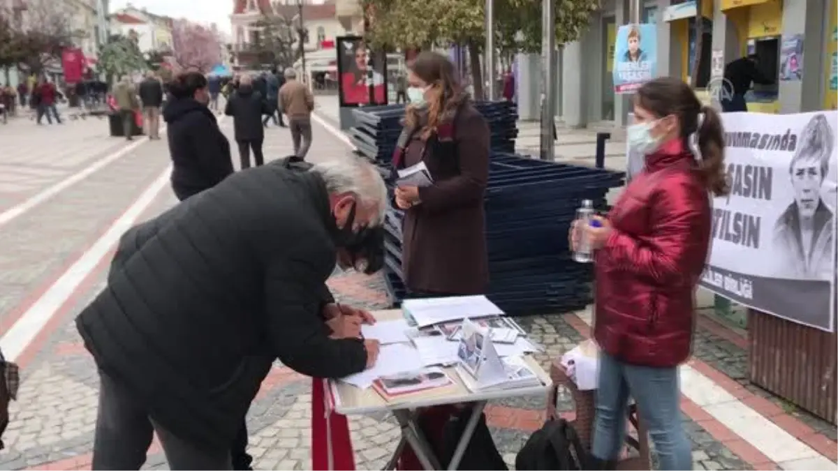 Türkiye Gençlik Birliği üyeleri HDP\'nin kapatılması için imza kampanyası başlattı