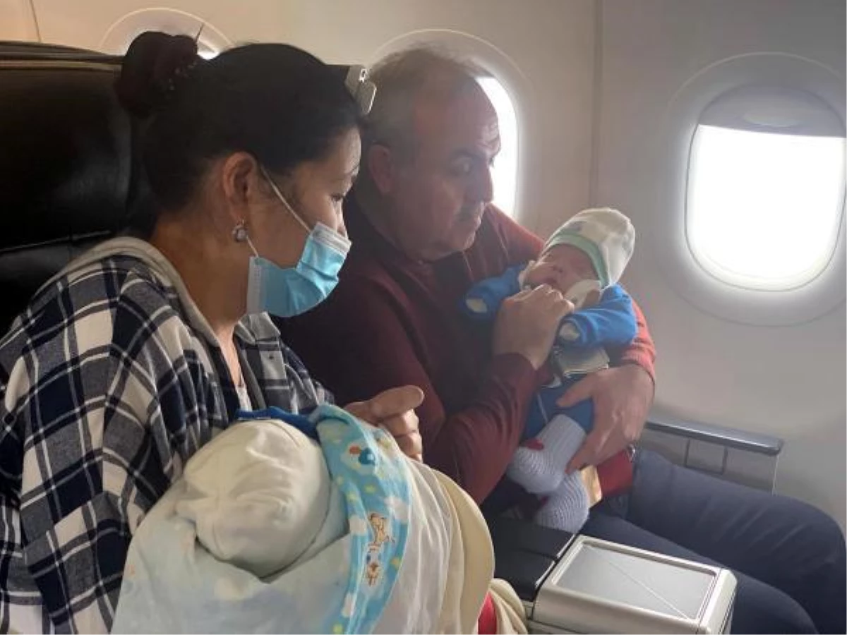 Uçakta bebeğin hayatını kurtaran doktor vekil, 2 hastaya daha müdahale etmiş