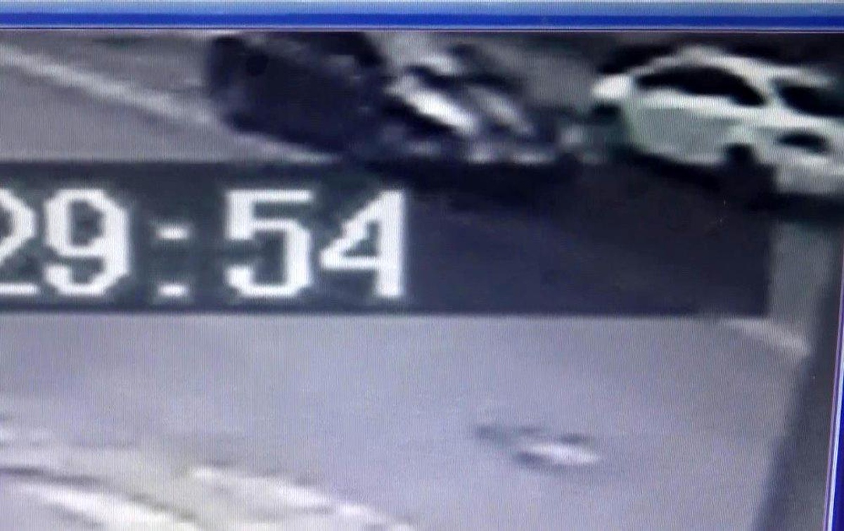 Yaya geçidinde çarptı, metrelerce sürükledi