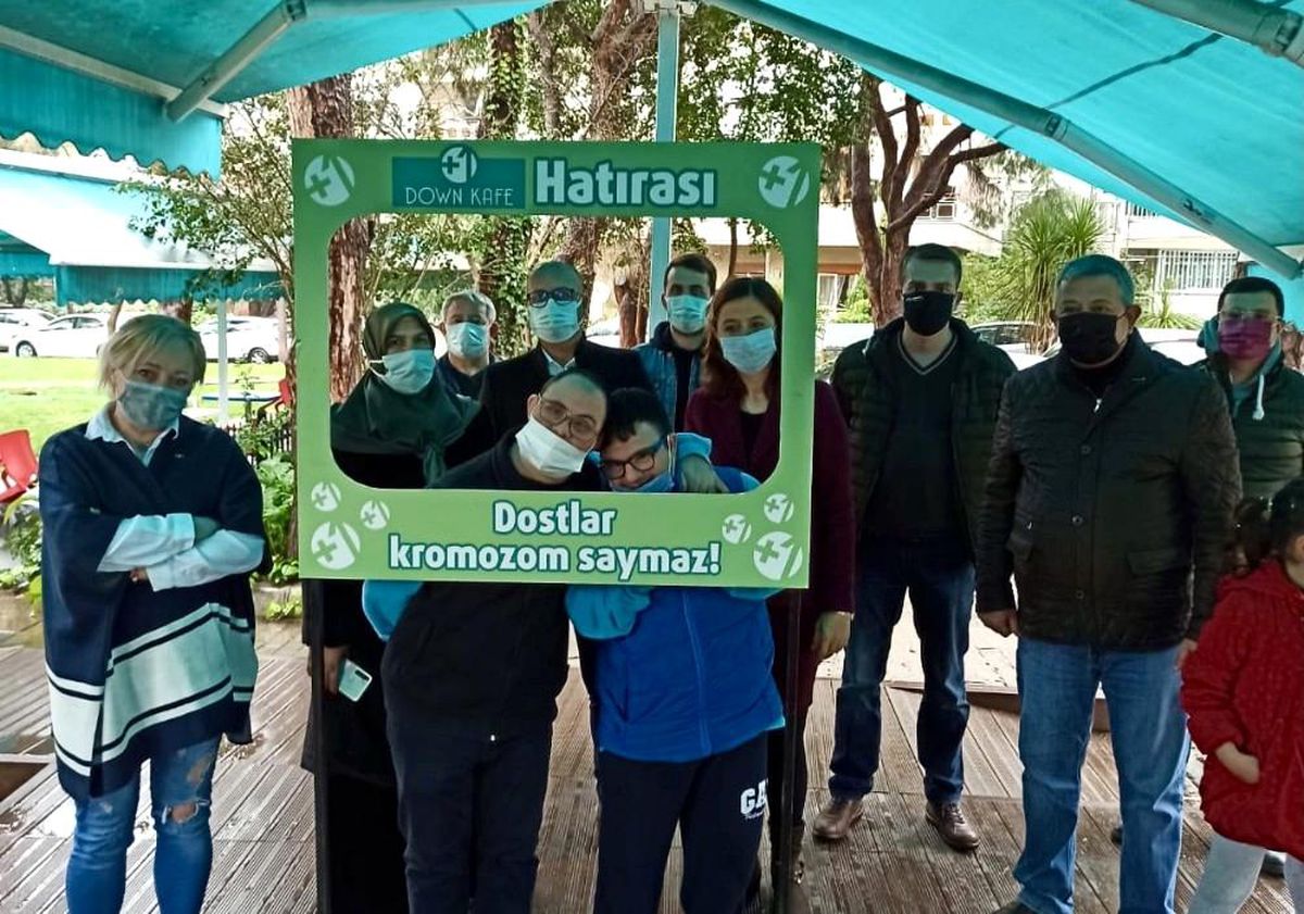 Demokratik Sağlık-Sen İzmir Engelli Komisyonu down sendromlu gençlerle buluştu