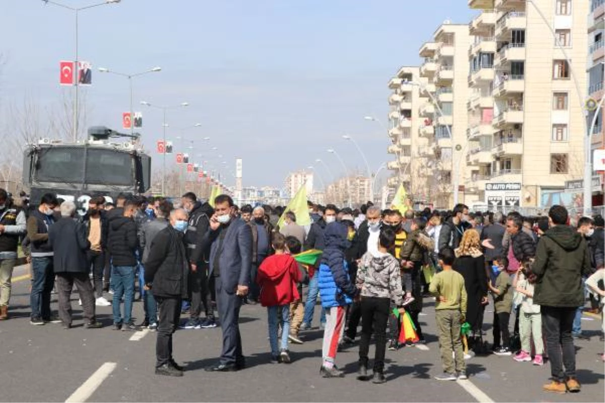 Diyarbakır\'da nevruz kutlamasına katılanlar HES koduyla alana alınıyor