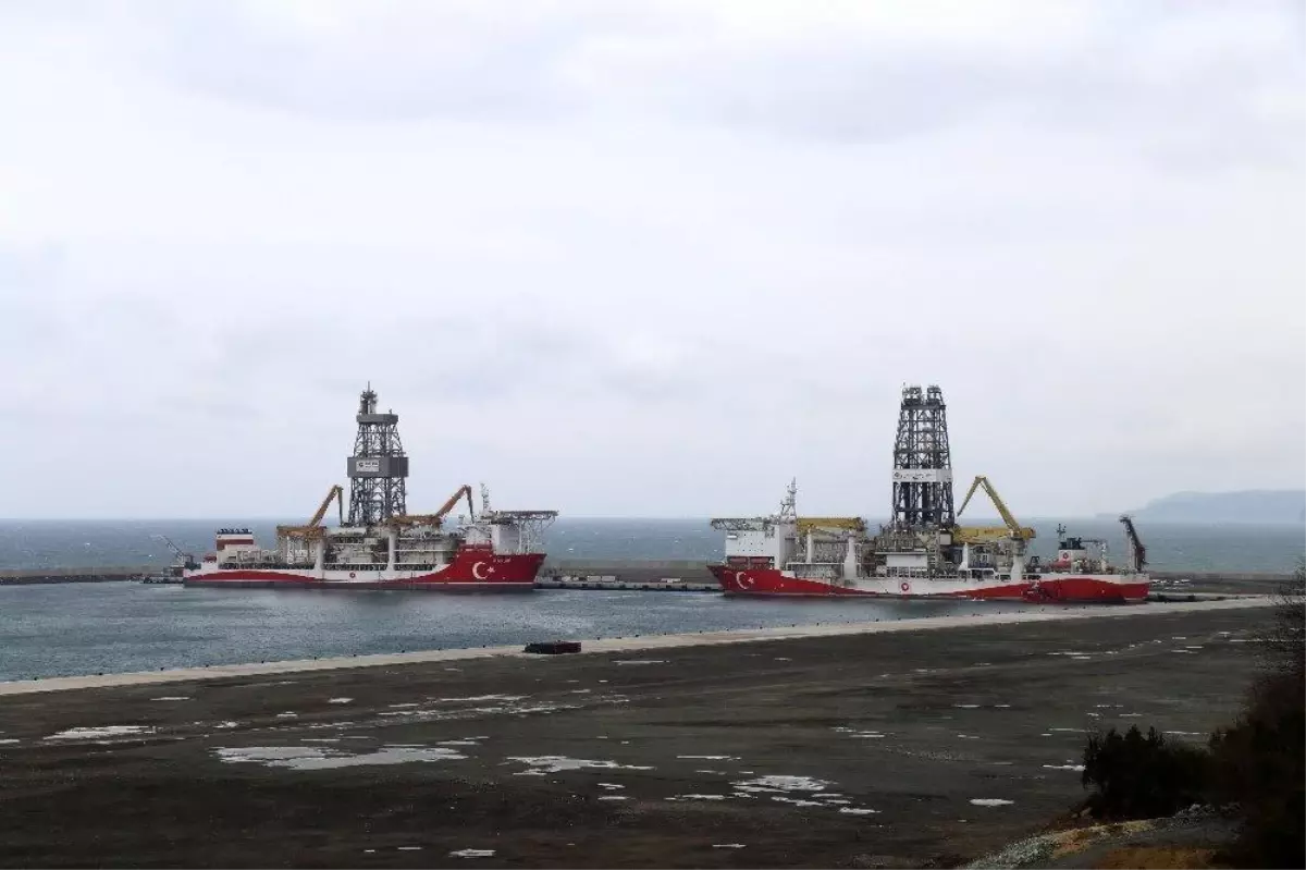 Fatih ve Kanuni Sondaj Gemileri Filyos Limanı\'nda buluştu