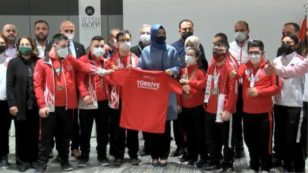 FATMA BETÜL SAYAN KAYA, DOWN SENDROMLU MİLLİ TAKIM SPORCULARIYLA BİR ARAYA GELDİ