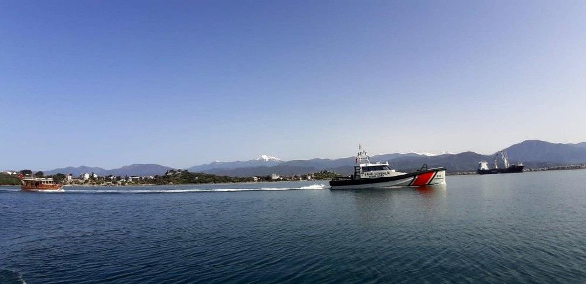 Fethiye Körfezi\'nde sürüklenen teknedeki 2 kişi kurtarıldı
