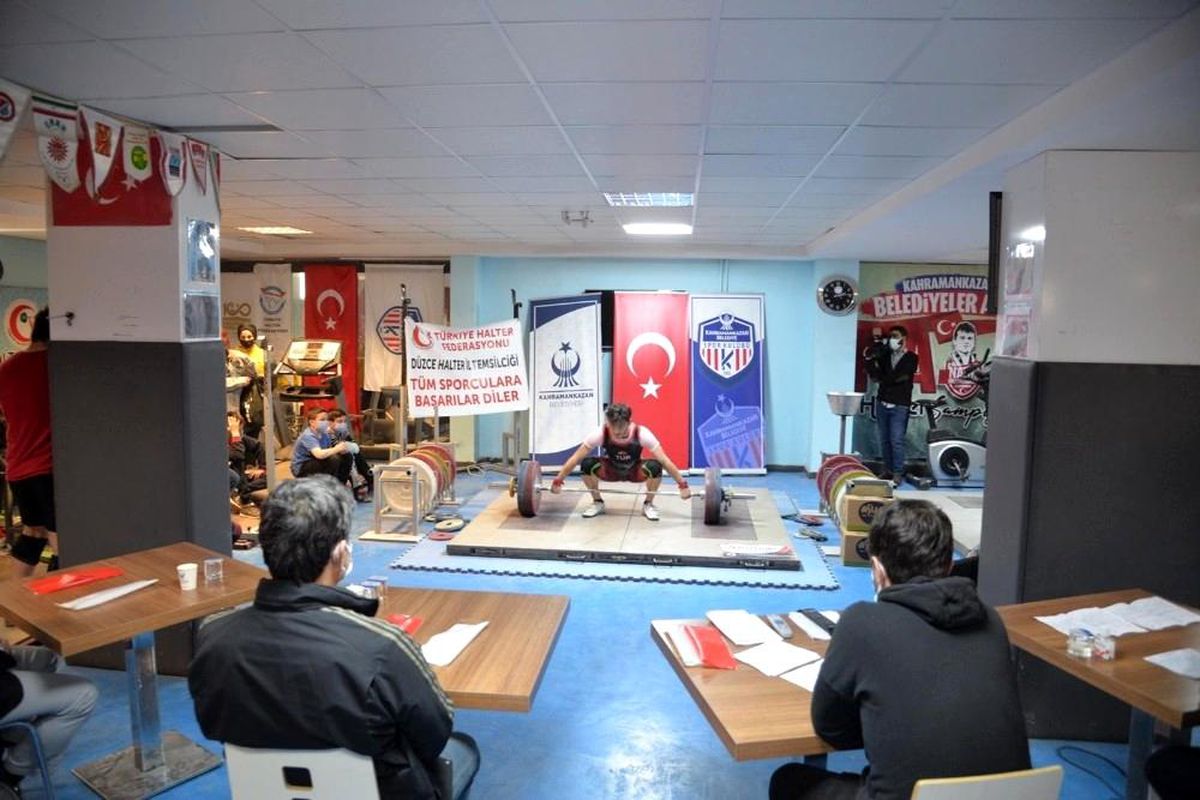 Kahramankazan\'da "18 Mart Çanakkale Zaferi Halter Şampiyonası" gerçekleştirildi