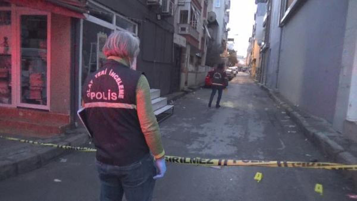 İzmir\'de sosyal medya tartışması kanlı bitti: 1\'i ağır 3 yaralı