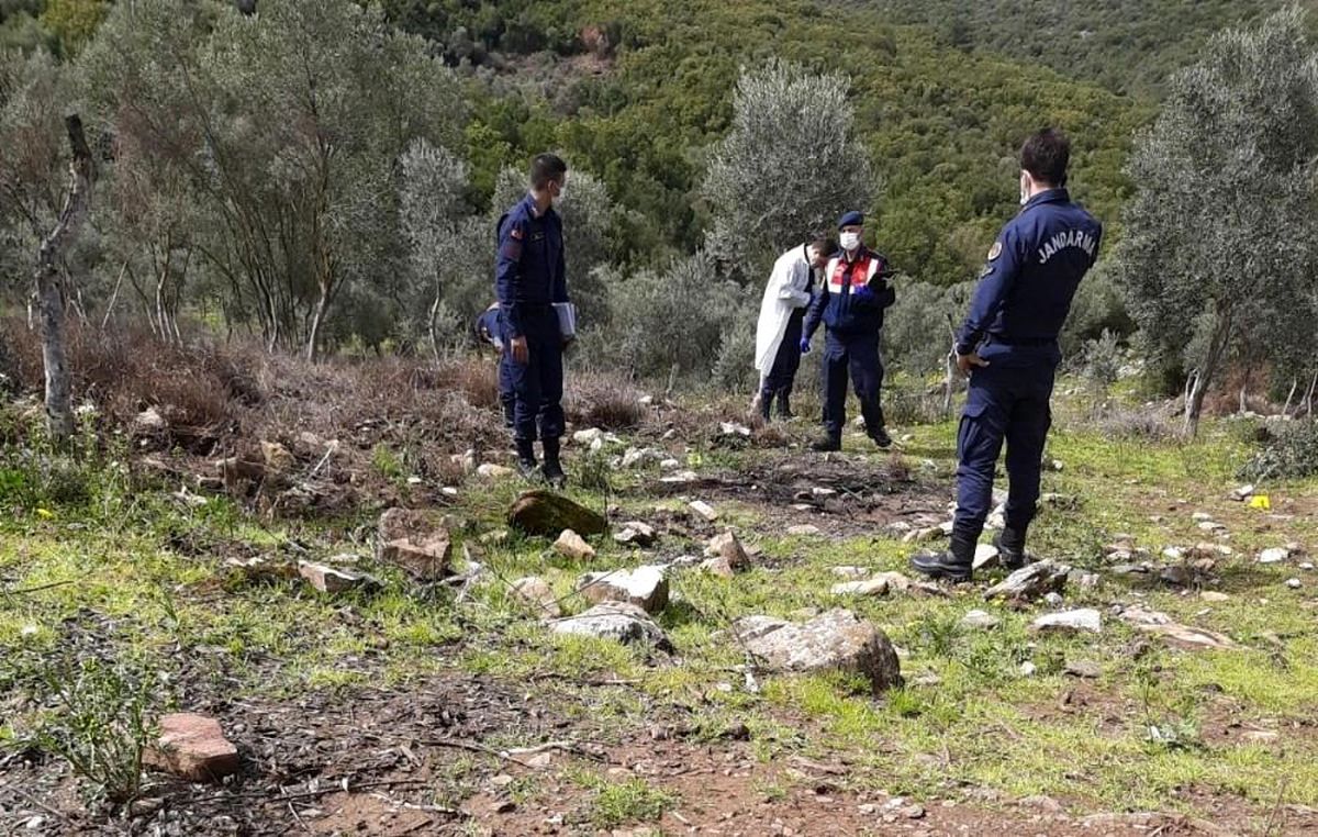 İzmir\'de yeğen dehşeti: Bir amcasını öldürdü, diğerini yaraladı