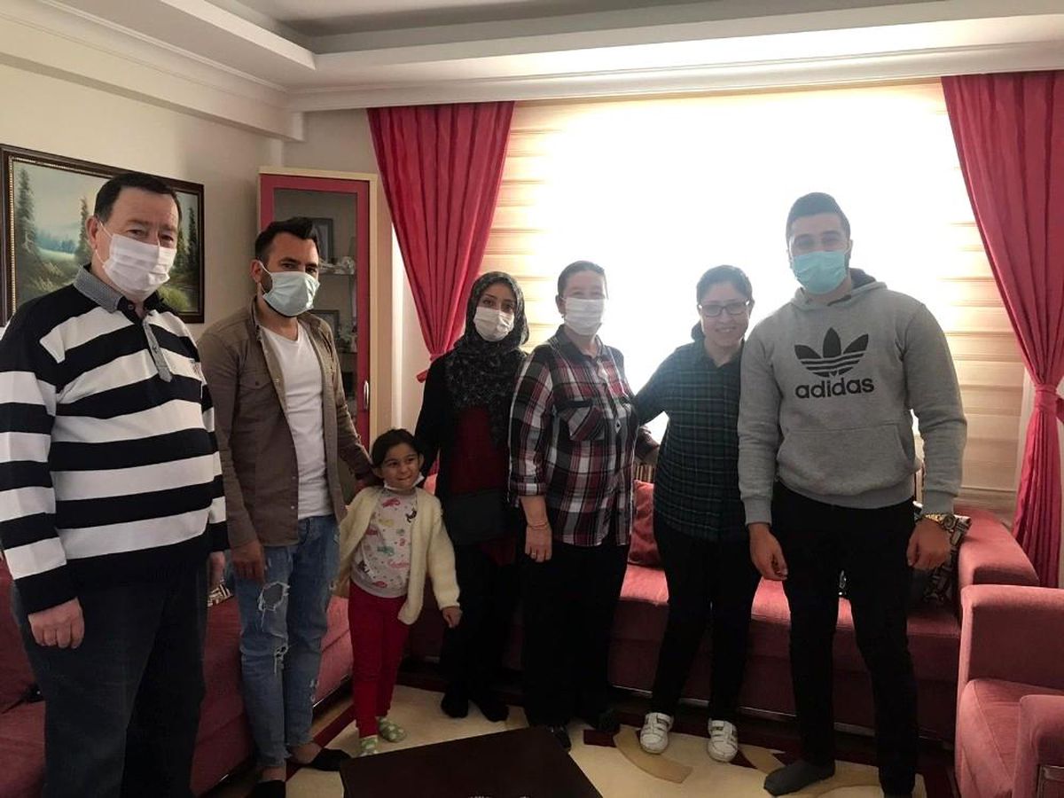 Kuşadası\'nda AK Partili gençler down sendromlu çocuklarla bir araya geldi