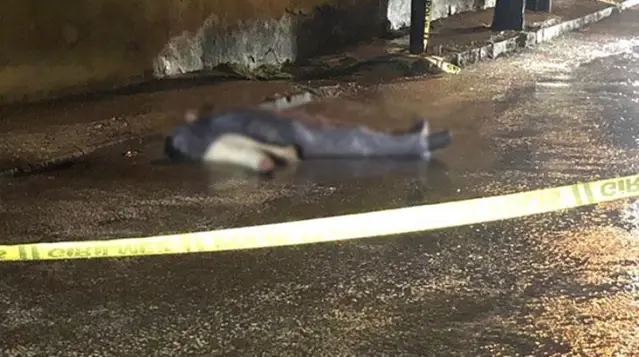 �l�m onu �ss�z bir sokakta yakalad�! Cans�z bedenini yoldan ge�en vatanda�lar fark etti