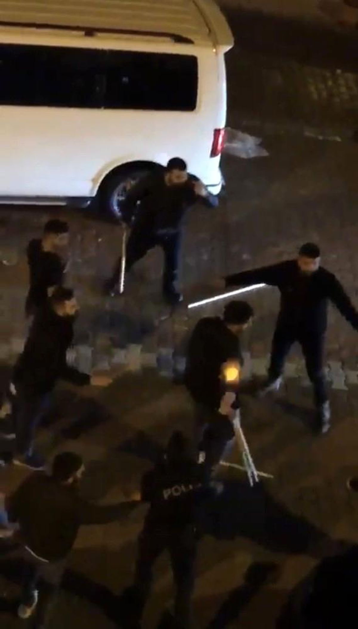 Husumetlilerinin iş yerini basan saldırgan, \'\'Kafama sık\'\' diyerek polisin üzerine yürüdü