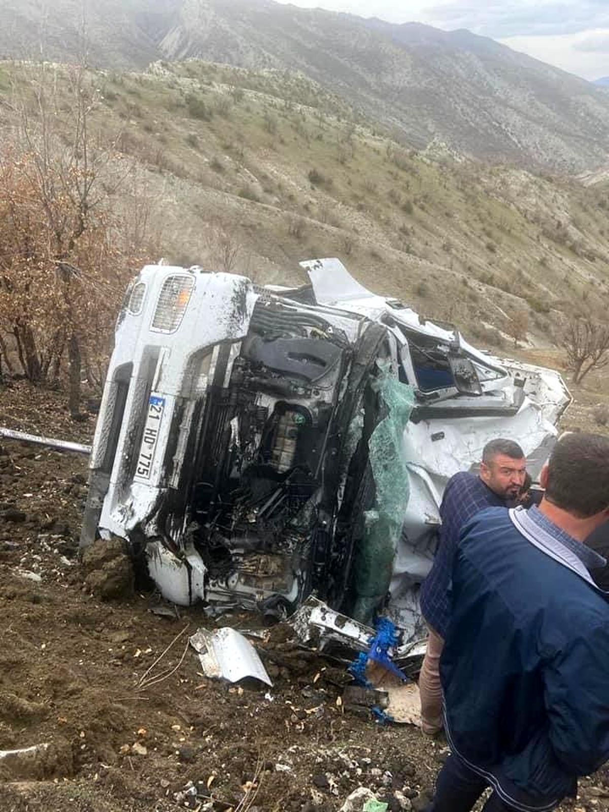 Şırnak\'ta kömür yüklü tır şarampole yuvarlandı: 1 yaralı