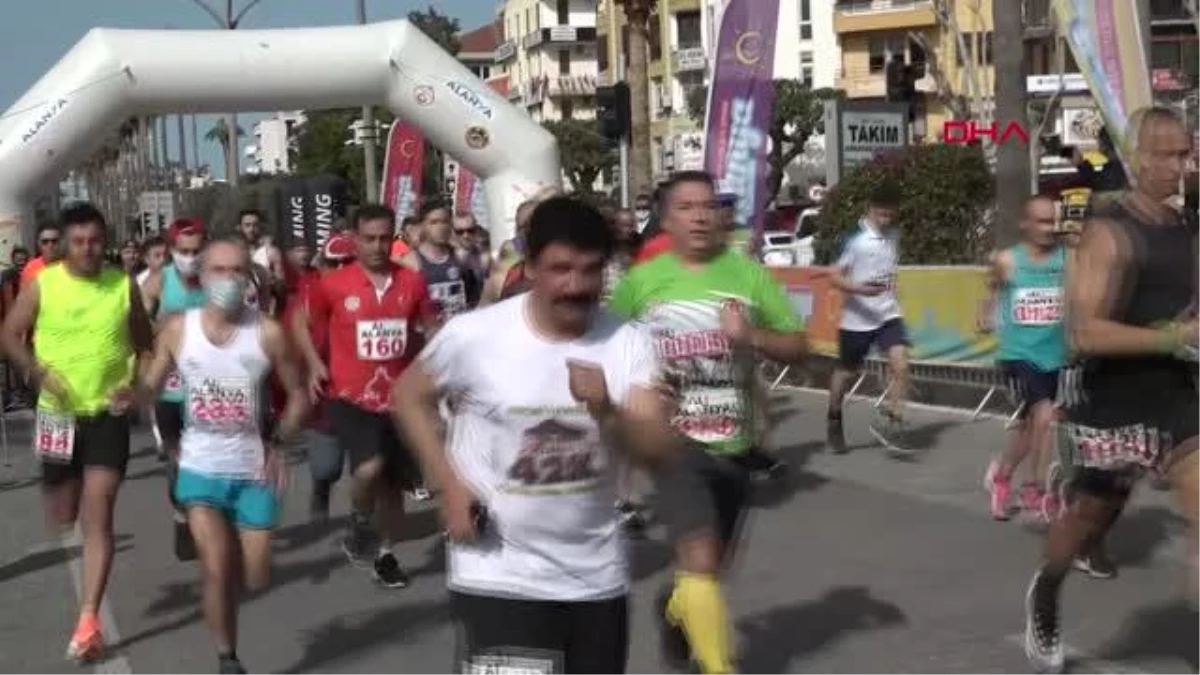 SPOR Alanya\'da 21\'inci Atatürk Halk Koşusu ve Yarı Maratonu yapıldı