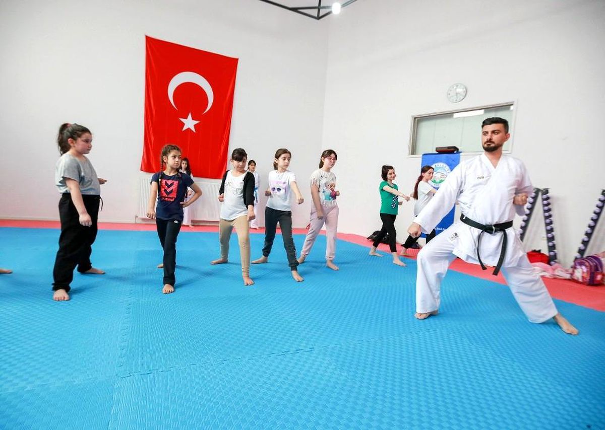 Talaslı gençler savunma sanatının inceliklerini öğreniyor