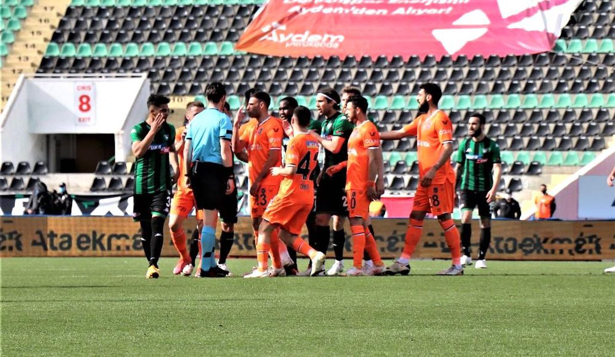 Süper Lig: Denizlispor: 0 Başakşehir: 0 (İlk yarı)