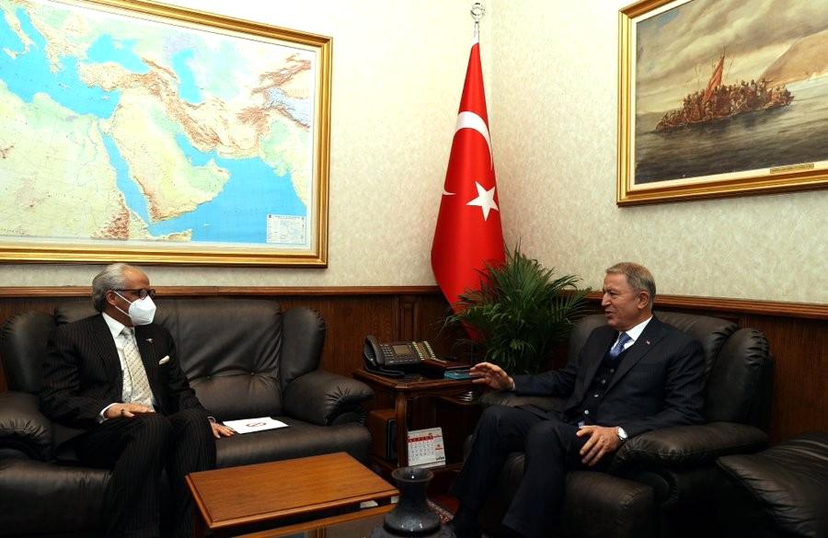 Bakan Akar, Kuveyt\'in Ankara Büyükelçisi Alzawawi\'yi kabul etti