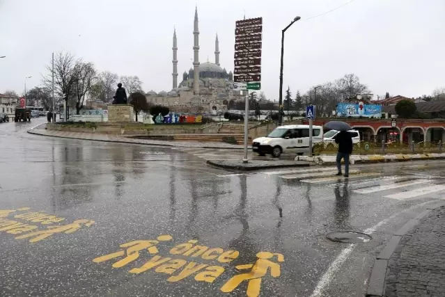 Edirne'de yağmur etkili oluyor