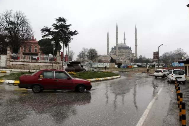 Edirne'de yağmur etkili oluyor