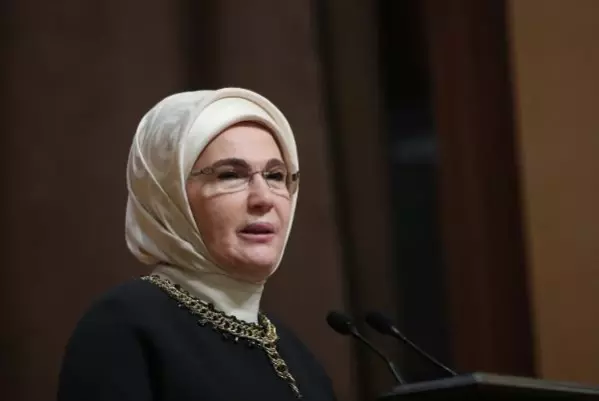 Emine Erdoğan: 'Engelli' kelimesini, eksiklikler olarak düşünmeyelim lütfen Emine Erdoğan: 'Engelli' kelimesini, eksiklikler olarak düşünmeyelim lütfen