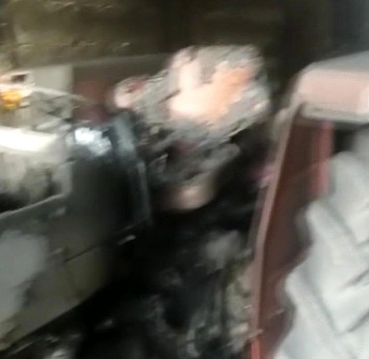 Fare kabloları kemirdi, çiftçinin traktörü yandı