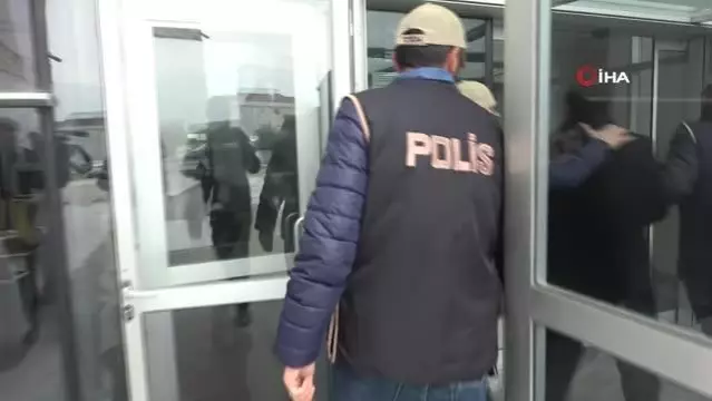 Son dakika haberi! Hatay'da teröristlere evini açan CHP Kırıkhan ilçesi örgütüne kayıtlı olduğu ortaya çıkan Mehmet K. adlı zanlı adliyeye sevk edildi