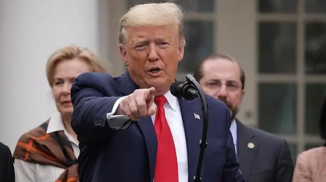 Hesapları kalıcı olarak kapatılan Trump, kendisine ait bir platformla sosyal medyaya dönecek Hesapları kalıcı olarak kapatılan Trump, kendisine ait bir platformla sosyal medyaya dönecek