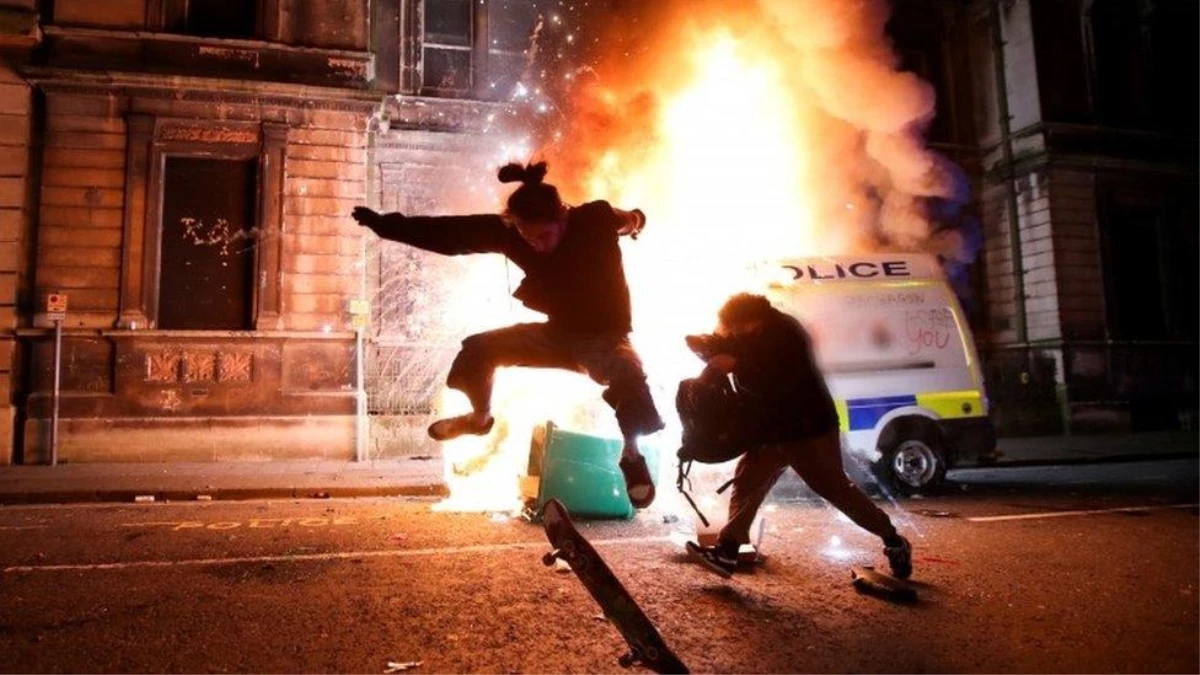 İngiltere\'nin Bristol kentindeki protestolarda iki polis yaralandı