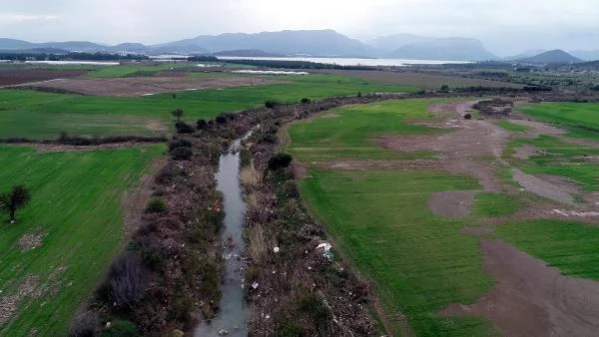 İZMİR Kaçak dökülen moloz ve hafriyatlar, Tahtalı Barajı'nı kirletiyor iddiası