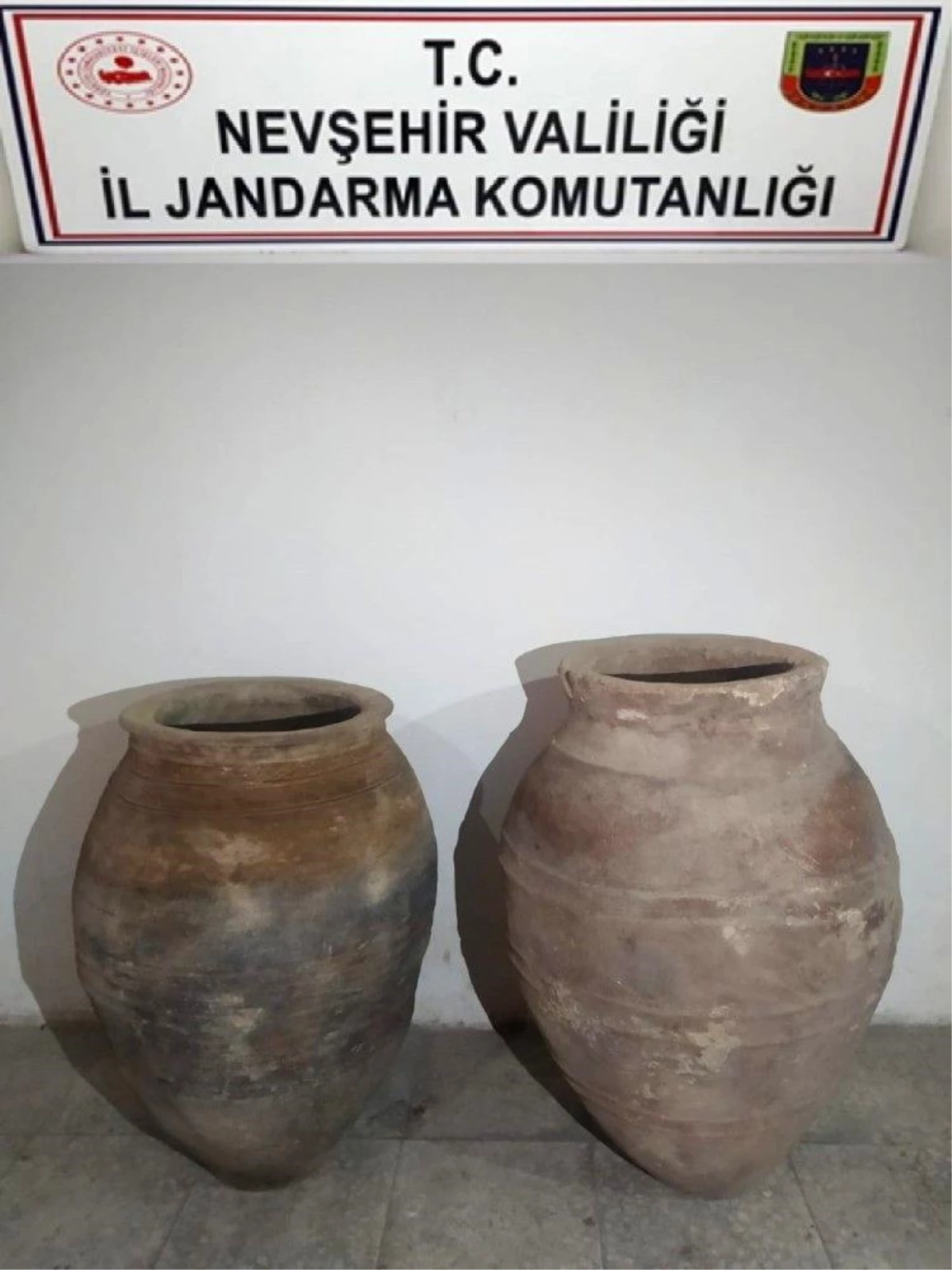 Kapadokya\'da kaçak kazıda çıkartılan 2 adet küp ele geçirildi