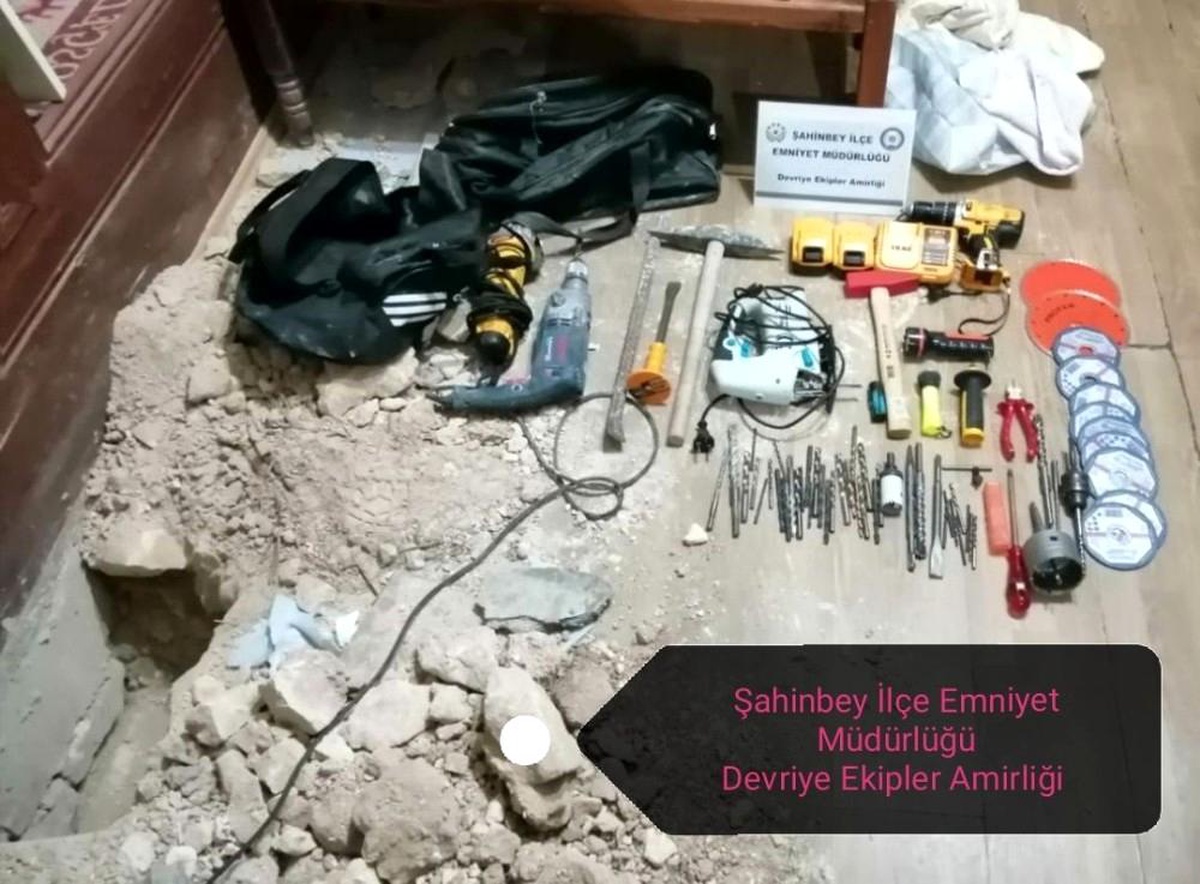 Kuyumcuyu soymaya çalışırken suçüstü yakalandı