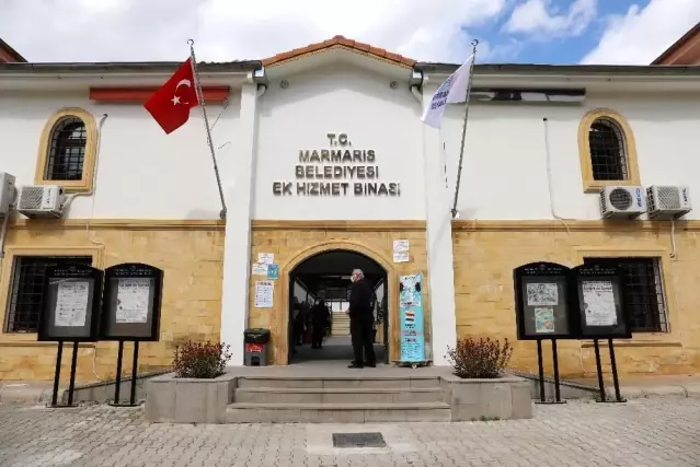 Marmaris Belediyesi'ne karekod okutarak girilebiliyor