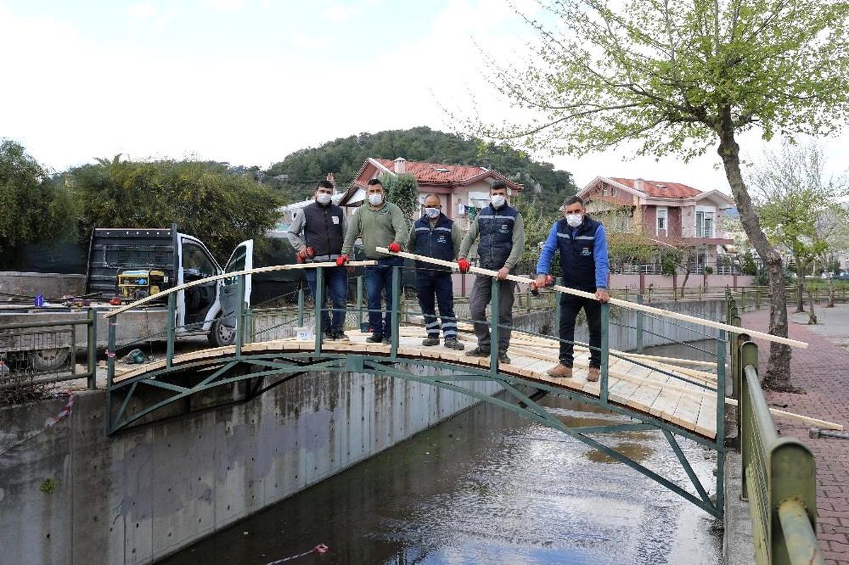 Son dakika haberleri! Marmaris Belediyesi\'nin ustaları kente estetik görünüm kazandırıyor