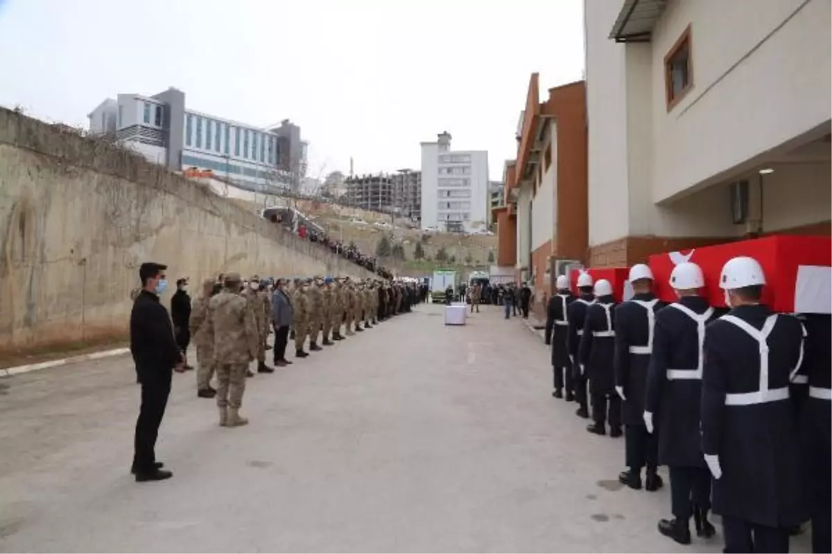 Şırnak\'ta mühimmat patlamasıyla ölen 2 çocuğun cenazeleri, törenle uğurlandı